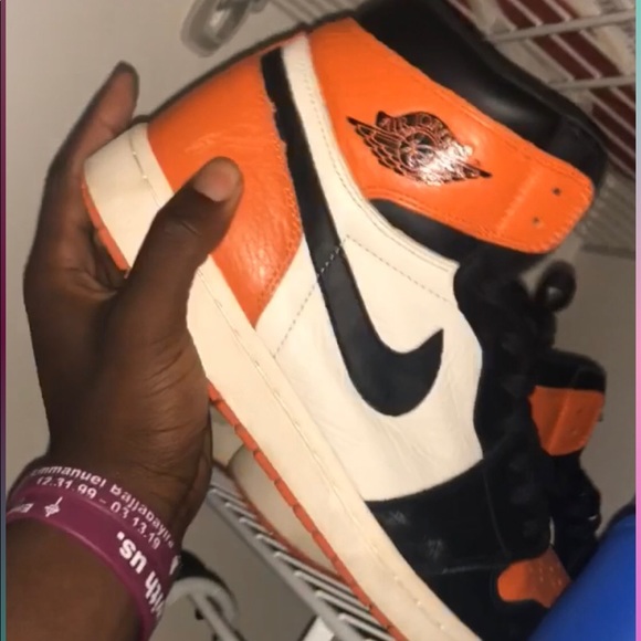 Shattered backboard 1s - Picture 4 of 8